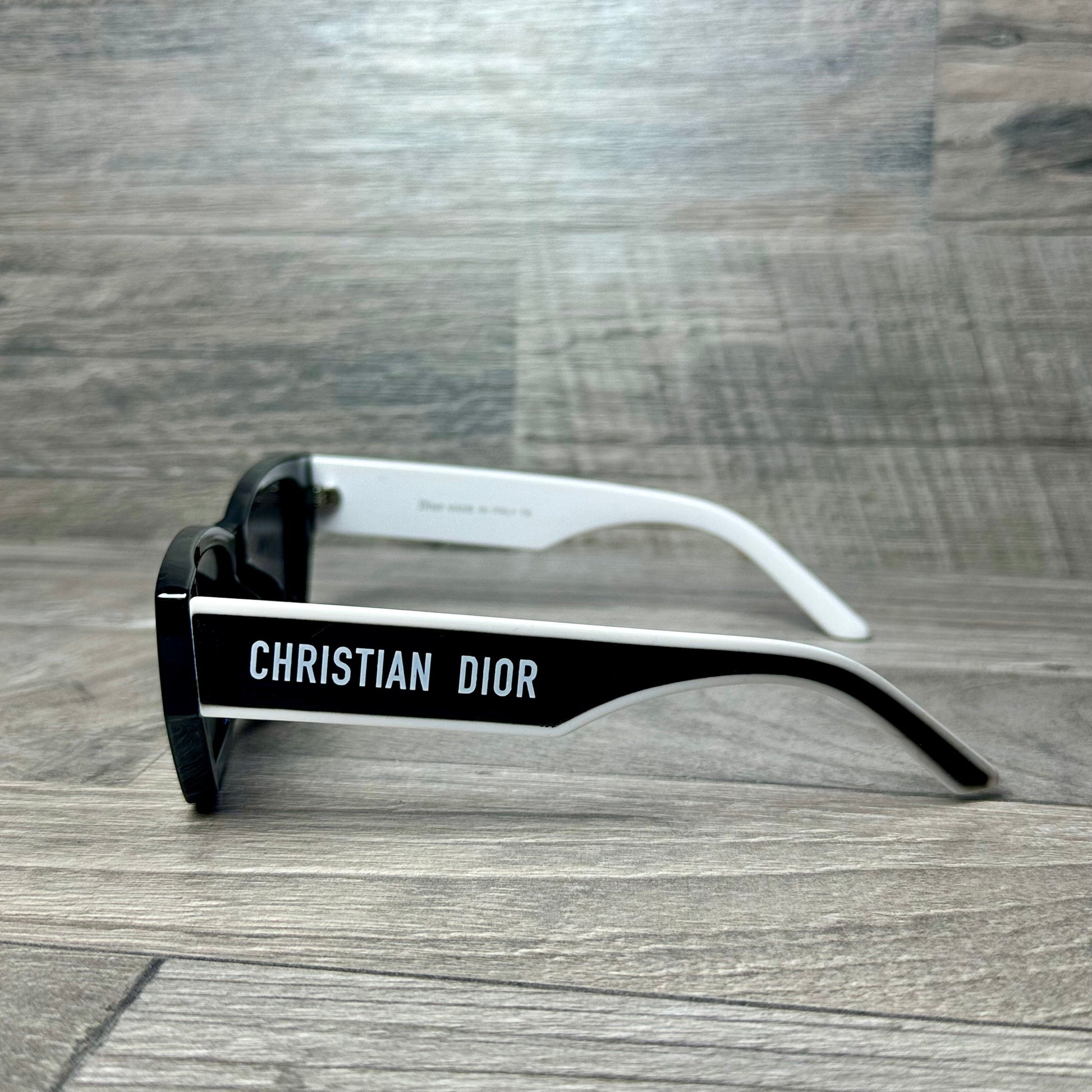 Dior 042 - Black White 2026